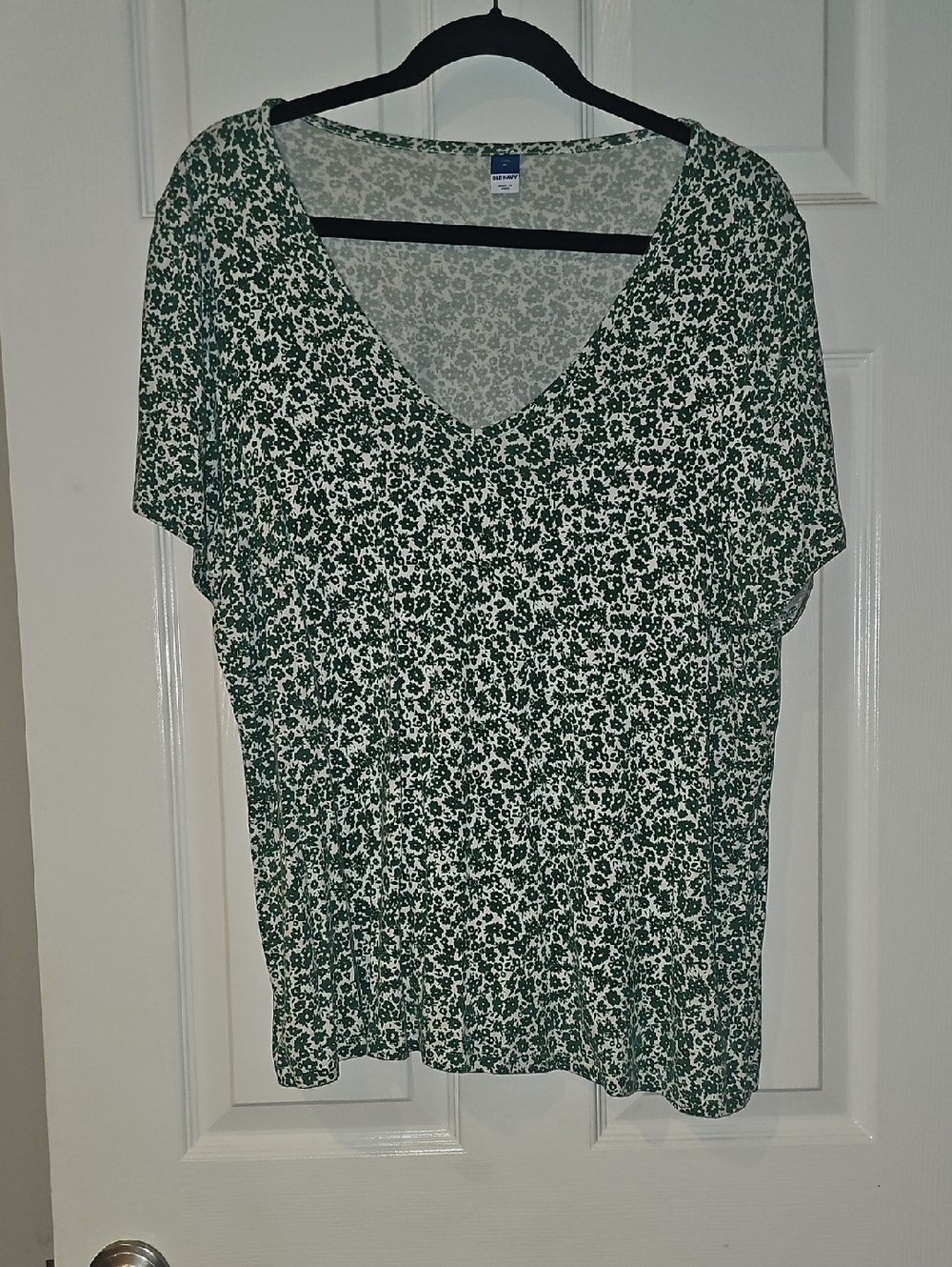 Old Navy Green and White Floral V-Neck Blouse